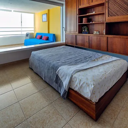 Seascape Window Apartment